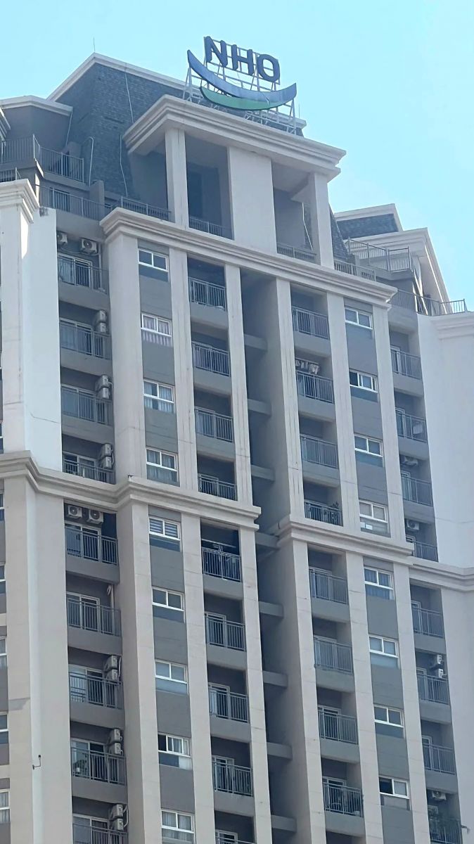 Sản xuất thi công bộ chữ trên nóc tòa nhà 