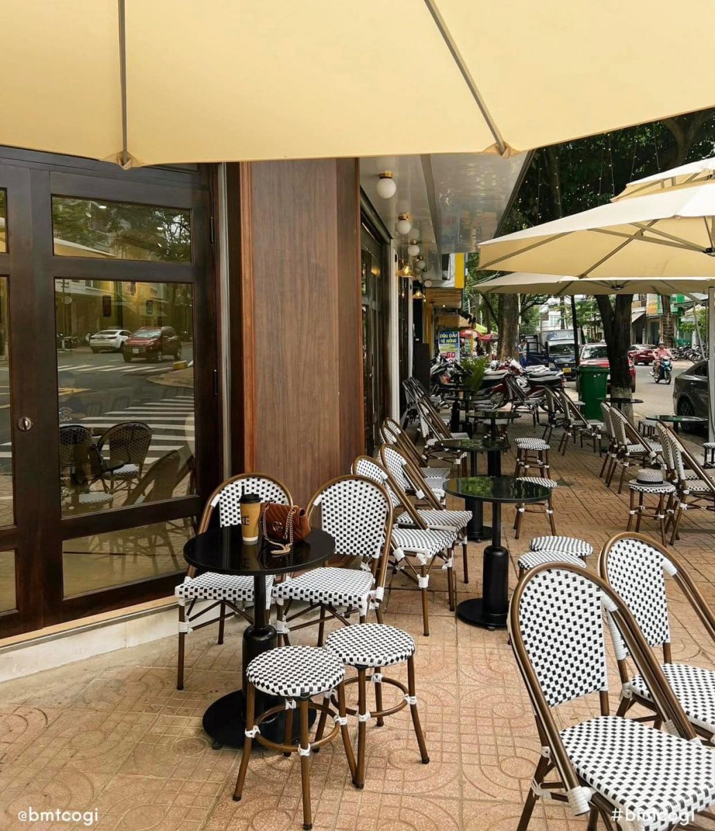 Biển hiệu quán cà phê tại Hai Bà Trưng - Khám phá không gian độc đáo